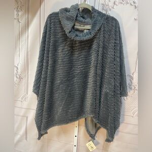 L.I.B. New York New Cozy Gray Cowl Neck Faux Fur One Size Poncho